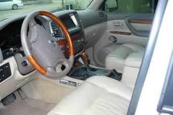 2004 Lexus LX470 Photos