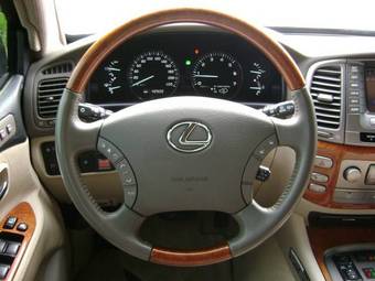 2004 Lexus LX470 Pictures