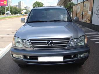 2004 Lexus LX470 Photos