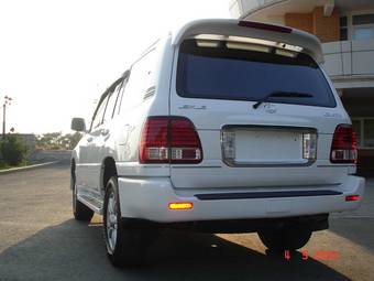 2004 Lexus LX470 Photos