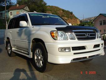 2004 Lexus LX470 Photos