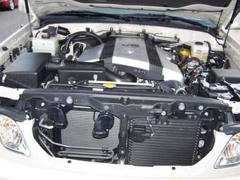 2005 Lexus LX470 Pictures
