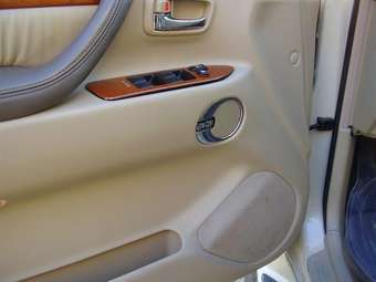 2005 Lexus LX470 Pictures