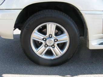 2005 Lexus LX470 Photos