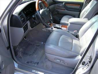 2005 Lexus LX470 Pictures