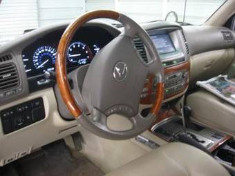 2005 Lexus LX470 Photos