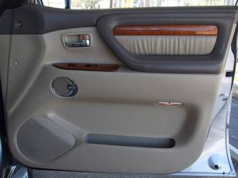 2005 Lexus LX470 Photos