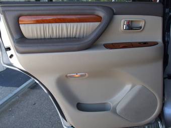 2005 Lexus LX470 Pictures