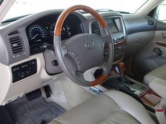 2005 Lexus LX470 Pics
