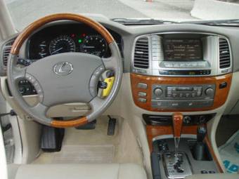 2005 Lexus LX470 Pics