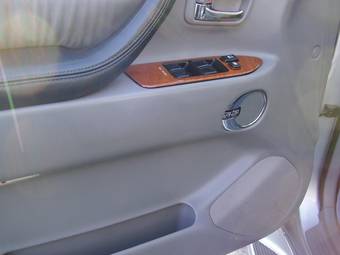 2005 Lexus LX470 Pictures