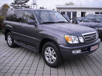 2005 Lexus LX470 Photos