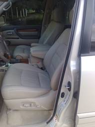 2005 Lexus LX470 Pictures