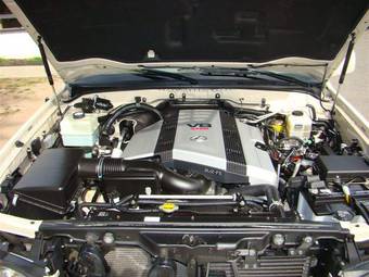 2005 Lexus LX470 Photos