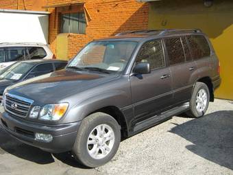 2005 Lexus LX470 Photos