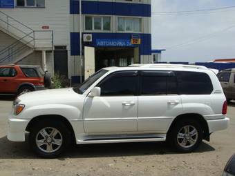 2005 Lexus LX470 Pictures