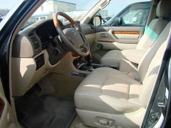 2005 Lexus LX470 Pictures