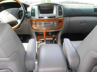 2005 Lexus LX470 Photos
