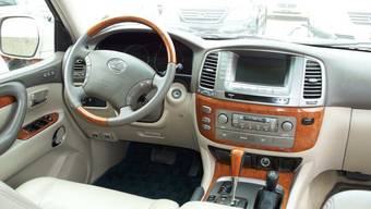 2005 Lexus LX470 Pictures
