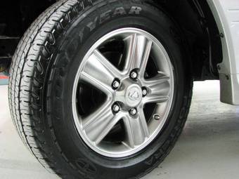 2006 Lexus LX470 Pics