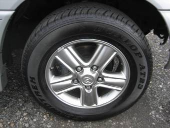 2006 Lexus LX470 Pictures