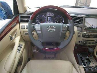 2009 Lexus LX470 Photos