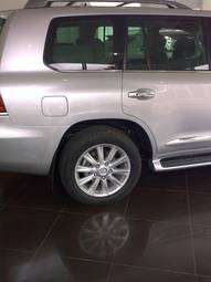 2009 Lexus LX570 Photos