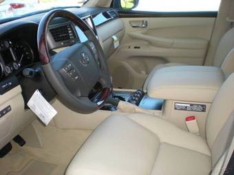 2010 Lexus LX570 Pics