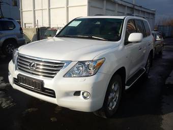 2010 Lexus LX570 Photos