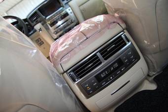 2010 Lexus LX570 Pictures