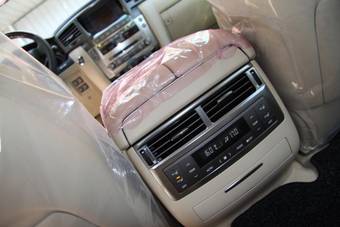 2010 Lexus LX570 Pictures