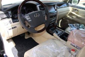 2010 Lexus LX570 Photos