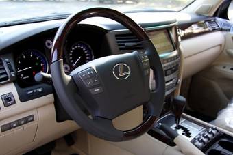 2010 Lexus LX570 Images