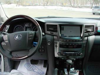 2010 Lexus LX570 Photos