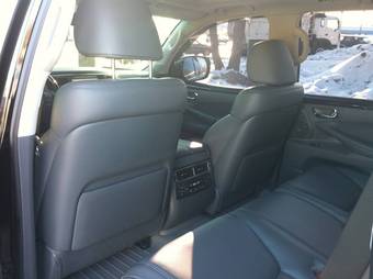 2010 Lexus LX570 Photos