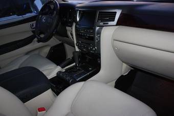 2010 Lexus LX570 Pictures