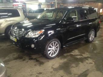 2010 Lexus LX570 Photos