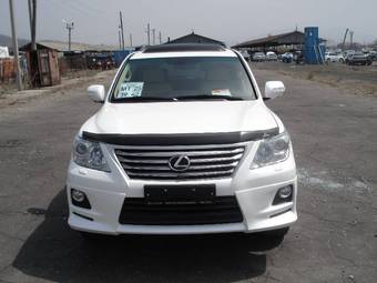 2010 Lexus LX570 Photos