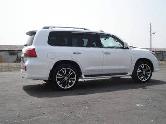 2010 Lexus LX570 Pictures