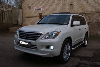 2010 Lexus LX570 Photos