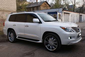 2010 Lexus LX570 Photos