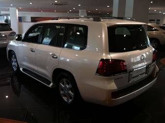 2010 Lexus LX570 Photos