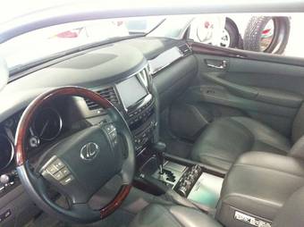 2010 Lexus LX570 Photos