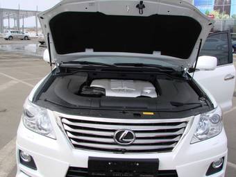 2011 Lexus LX570 Images