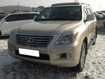 2011 Lexus LX570 Photos