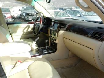 2011 Lexus LX570 Pics