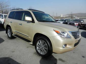 2011 Lexus LX570 Photos