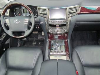 2011 Lexus LX570 Images