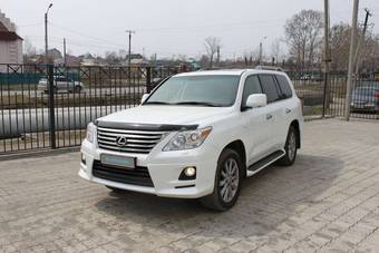 2011 Lexus LX570 Photos