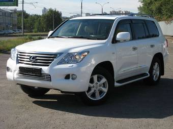 2011 Lexus LX570 Photos